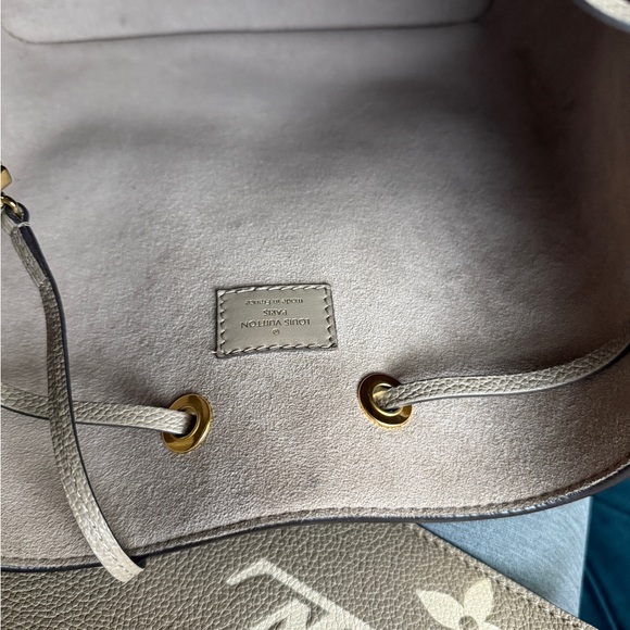 Authentic Louis Vuitton NeoNoe MM - Picture 6 of 9